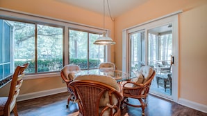 Condo, 3 Bedrooms | Private kitchen | Oven