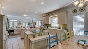 House, 5 Bedrooms | Private kitchen | Oven - Porte Maillot by Peace Vacations (Georgetown)