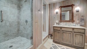 Villa, 3 Bedrooms | Bathroom | Towels - Pioneer Place 3BR by Peace Vacations (Georgetown)