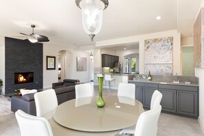 Dining - This 3 bedroom 3.5 bathroom pool home in Lake La Quinta (La Quinta)