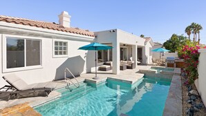 Unclassified image, 3 of 38, button - This 3 bedroom 3.5 bathroom pool home in Lake La Quinta (La Quinta)