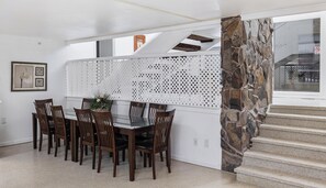 Dining - Family Time and a Fire Pit 3 Bdr 2.5 Bth (Anchorage)