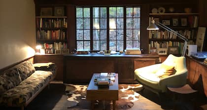 Historic Pound Ridge Cottage, 2 Beds, Fully Furnished