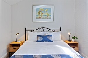 1 Schlafzimmer, Schreibtisch, Bügeleisen/Bügelbrett, Reisekinderbett