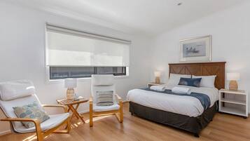 3 bedrooms, desk, iron/ironing board, travel cot