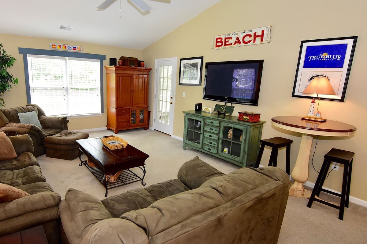 Condo, 2 Bedrooms | Living room