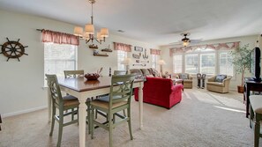 Condo, 2 Bedrooms | Dining