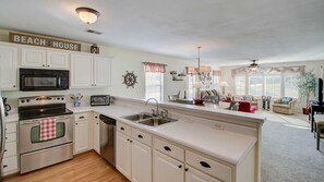 Condo, 3 Bedrooms | Private kitchen