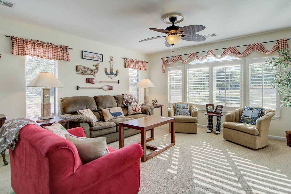 Condo, 3 Bedrooms | Living room