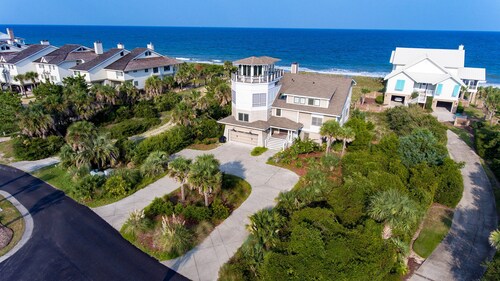 We Shell Sea by Peace Vacations