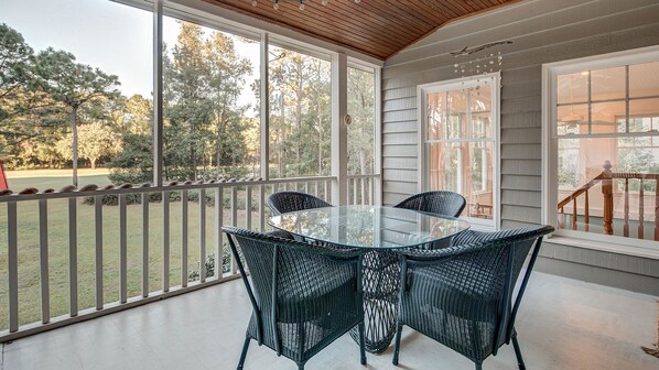 House, 5 Bedrooms | Balcony