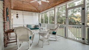 House, 5 Bedrooms | Terrace/patio