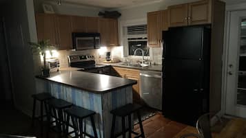 Refrigerador, microondas, parrilla de estufa y lavavajillas
