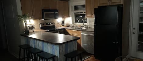 Fridge, microwave, stovetop, dishwasher