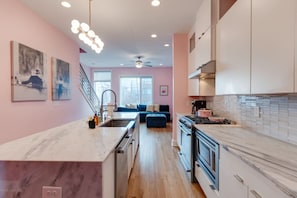 Fridge, microwave, oven, stovetop - 1118 **RENOVATING!! Pink Palace coming soon! (Nashville)