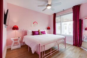 3 Schlafzimmer, Schreibtisch, Bügeleisen/Bügelbrett, Reisekinderbett