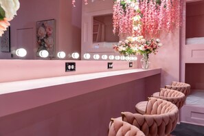 3 bedrooms, desk, iron/ironing board, travel cot