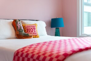 3 chambres, bureau, fer et planche à repasser, lit parapluie