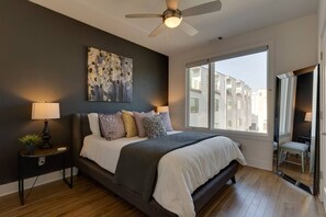 4 soveværelser, skrivebord, strygejern/strygebræt, weekendseng