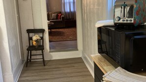 A kitchen with a microwave, a toaster, and a wooden countertop. - 🔥Warm, Spacious, Free Wine🍷Entire Apt, Self CheckIn! (Dover)