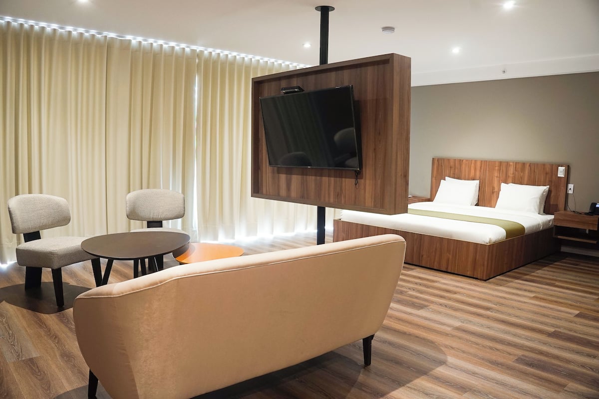 Studio Suite Deluxe | Bộ đồ giường cao cấp, chăn bông, két bảo mật tại phòng, bàn 