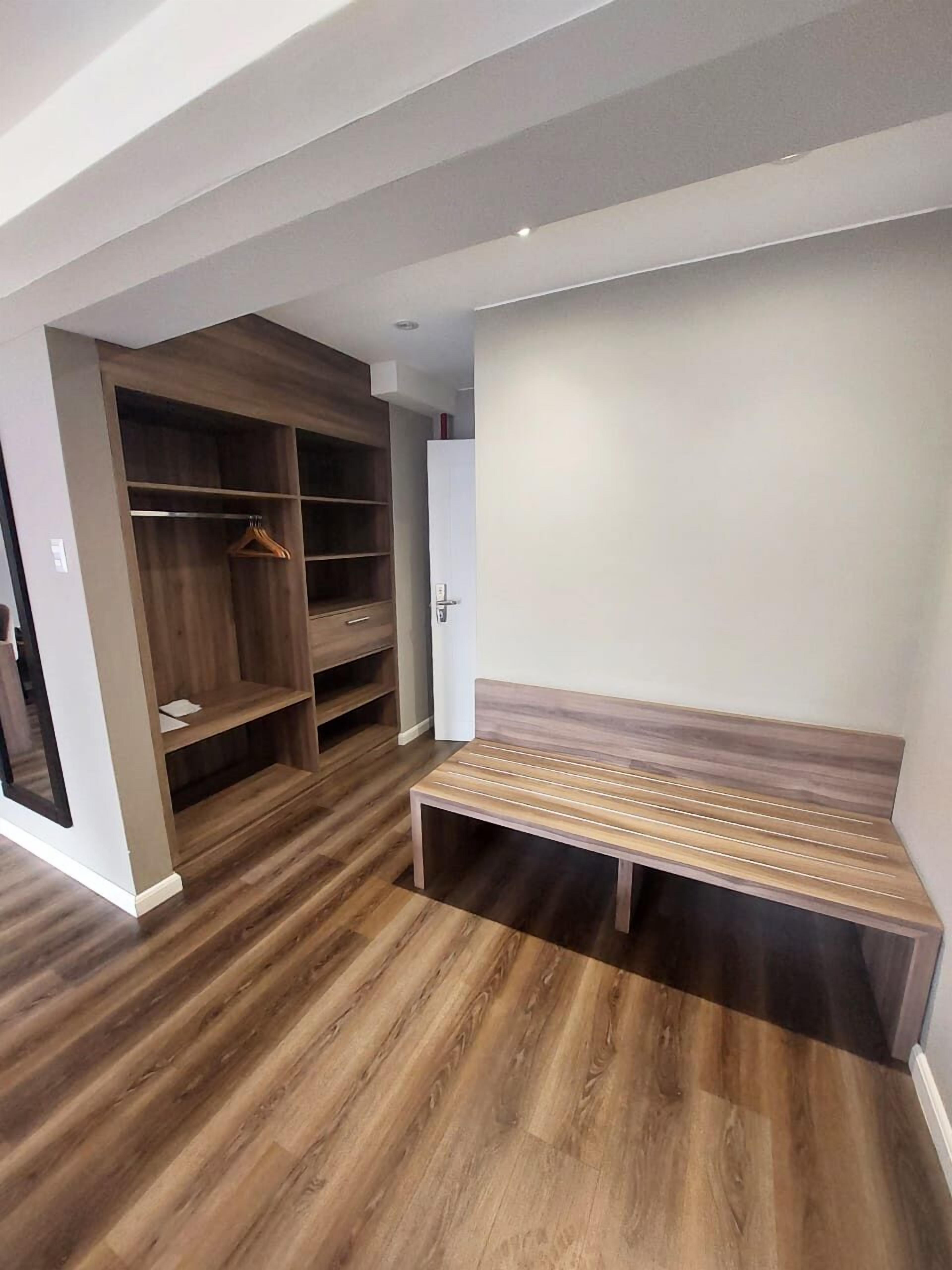 deluxe studio suite | premium bedding, down duvets, in-room safe, desk