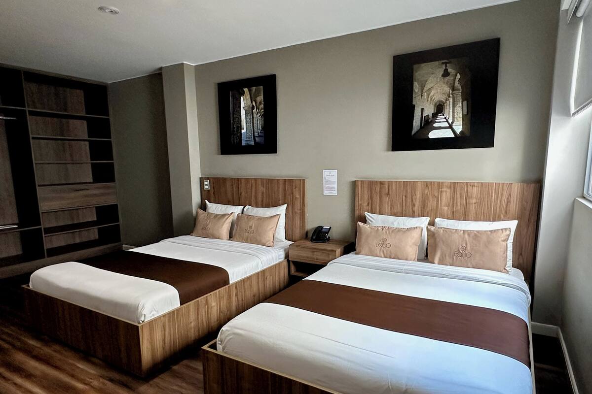 Phòng 2 giường đơn Superior | Bộ đồ giường cao cấp, chăn bông, két bảo mật tại phòng, bàn 