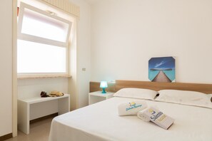 5 bedrooms, desk, travel cot, free WiFi