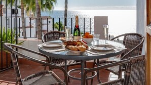 Outdoor dining - SHR004 Smile Beach House. Incredible views. (Nerja)