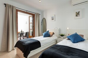 1 chambre, fer et planche à repasser, accès Internet, draps fournis