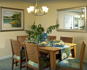 Dining - First-Class Condo Hotel near Disney Parks & Universal (Lake Buena Vista)