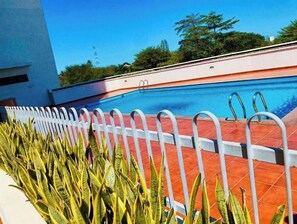 Pool - Lovely 3 bedroom apartment with pool (Dar es Salaam)