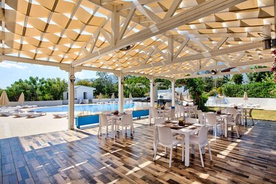 Queen Aphrodite Hotel