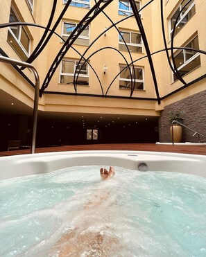 Outdoor spa tub - Buona Vitta Gramado Resort & Spa by Gramado Parks (Gramado)