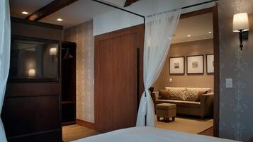 Minibar, desk, free WiFi, bed sheets