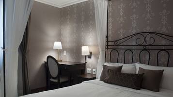 Standaard tweepersoonskamer | Een minibar, een bureau, gratis wifi, beddengoed