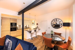 Interior - Edinburgh Luxury Apartment- The Matisse Suite (Edinburgh)