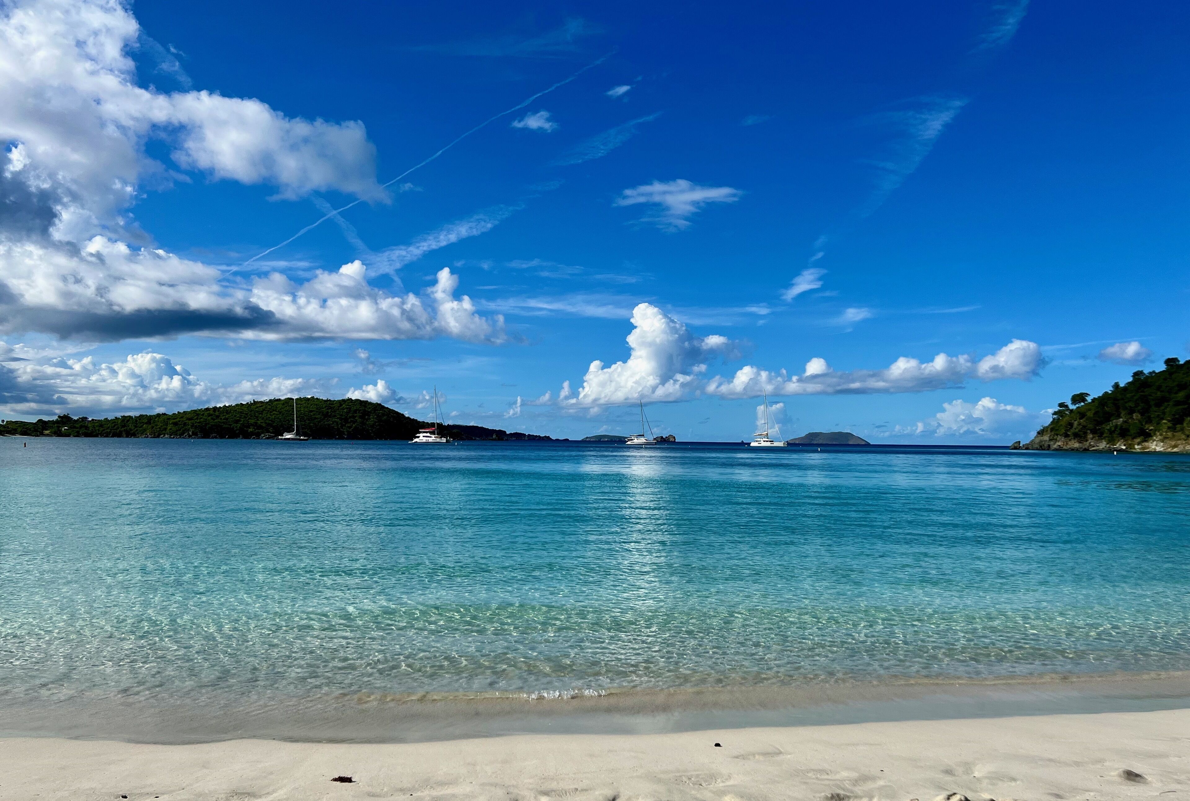 Beach nearby, sun loungers, beach towels