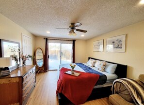 3 bedrooms, iron/ironing board, free WiFi, bed sheets - Your Home Away From Home ! (Reno)