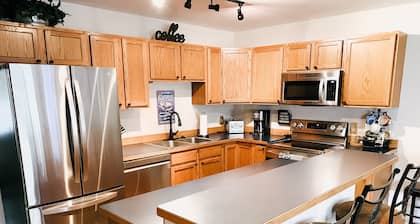 Big Sky Condo - Walk to Restaurants/Shops/Shuttle