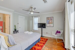 2 Schlafzimmer, Schreibtisch, Bügeleisen/Bügelbrett, Reisekinderbett