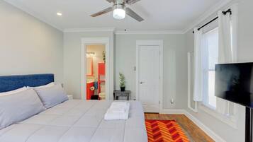 2 bedrooms, desk, iron/ironing board, travel crib