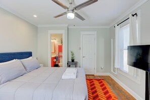 2 bedrooms, desk, iron/ironing board, travel cot