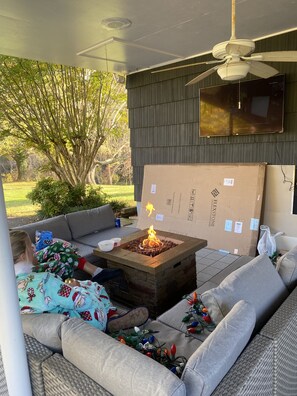 Fernseher, Kamin