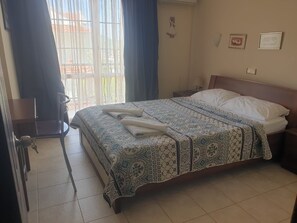 4 bedrooms, in-room safe, iron/ironing board, free WiFi