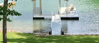 Lake Front, Pontoon Boat, Fire pit, Kayaks,Hot tub, Ping Pong, Dock