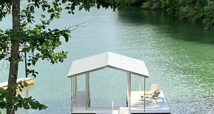 Lake Front, Pontoon Boat, Fire pit, Kayaks,Hot tub, Ping Pong, Dock