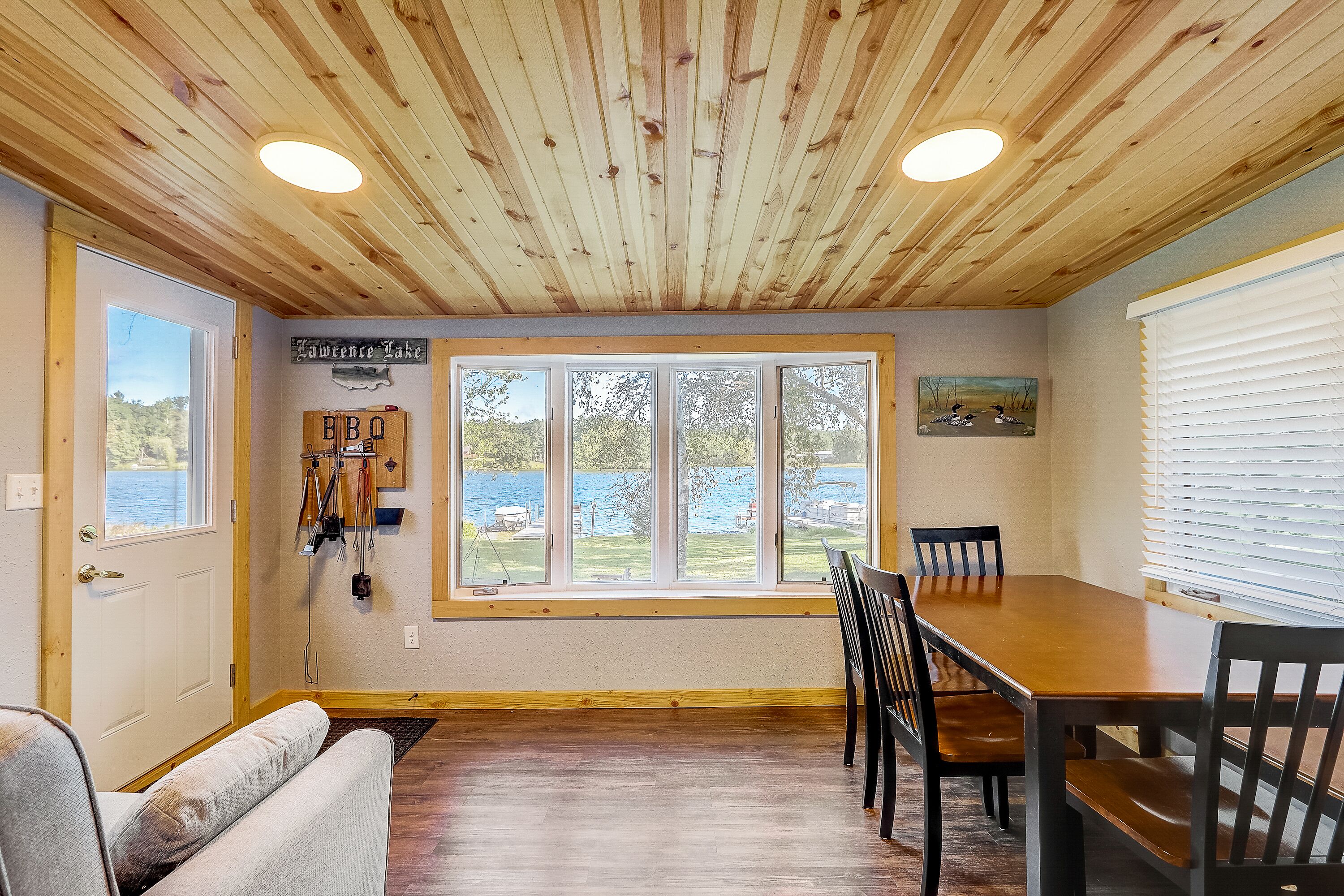Cozy Lakefront Cottage