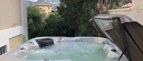 Bain à remous extérieur