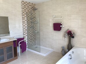 Bathtub - Exclusive Private Villa with All Inclusive Option (Malaga)